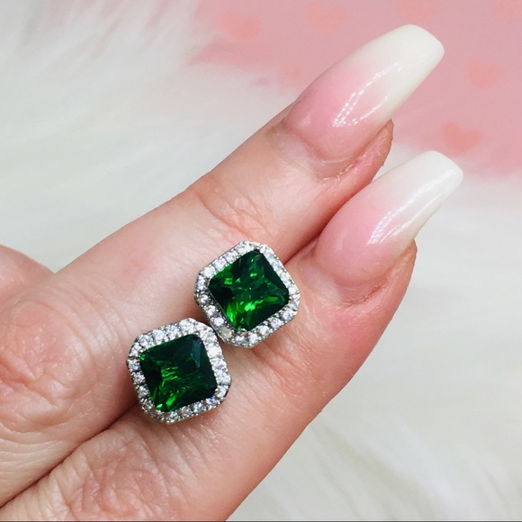 14k white gold earrings emerald 3 CT stud halo in box - Picture 9 of 9